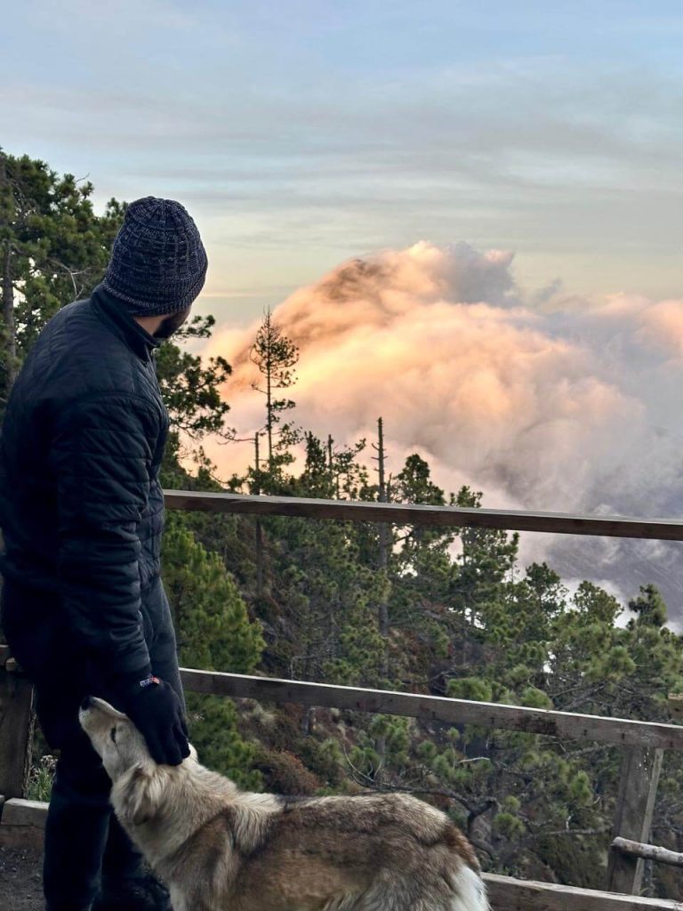 Acampamento no Acatenango com vista direta para o Vulcão Fuego