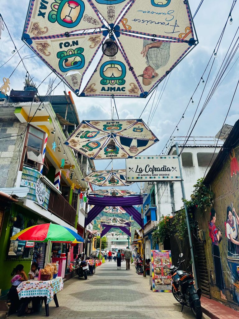 Cooperativa de tecelagem maia em San Juan La Laguna
