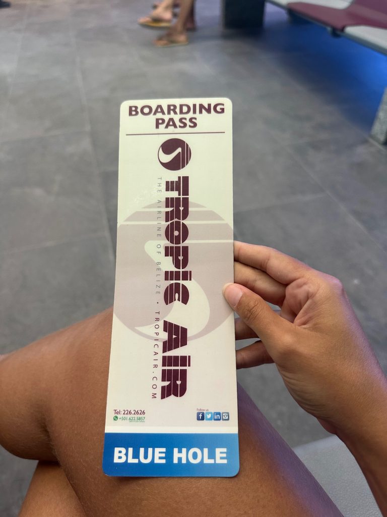 Cartão de embarque da Tropic Air para o voo do Great Blue Hole em Belize